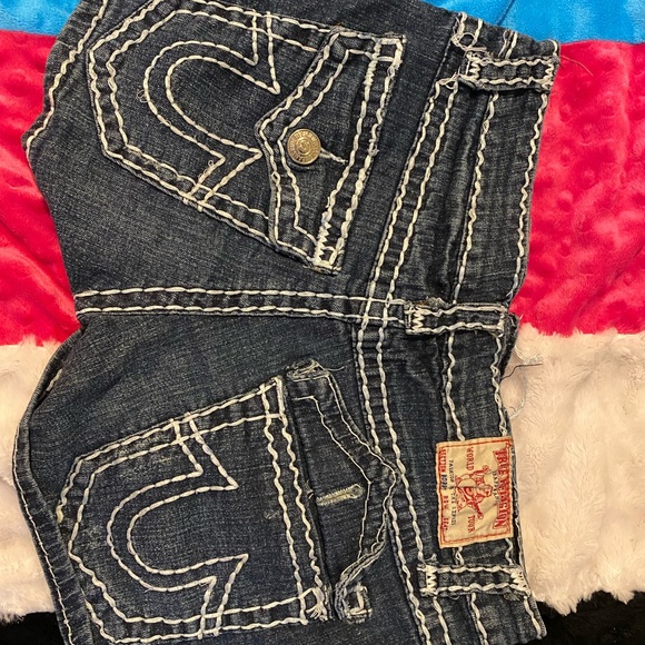 Women’s jean shorts - Picture 2 of 3